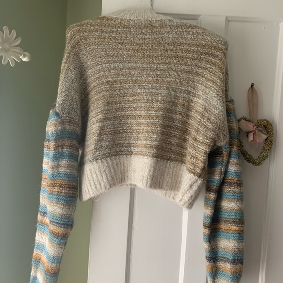 Urban outfitters cropped sweater - Picture 2 of 3
